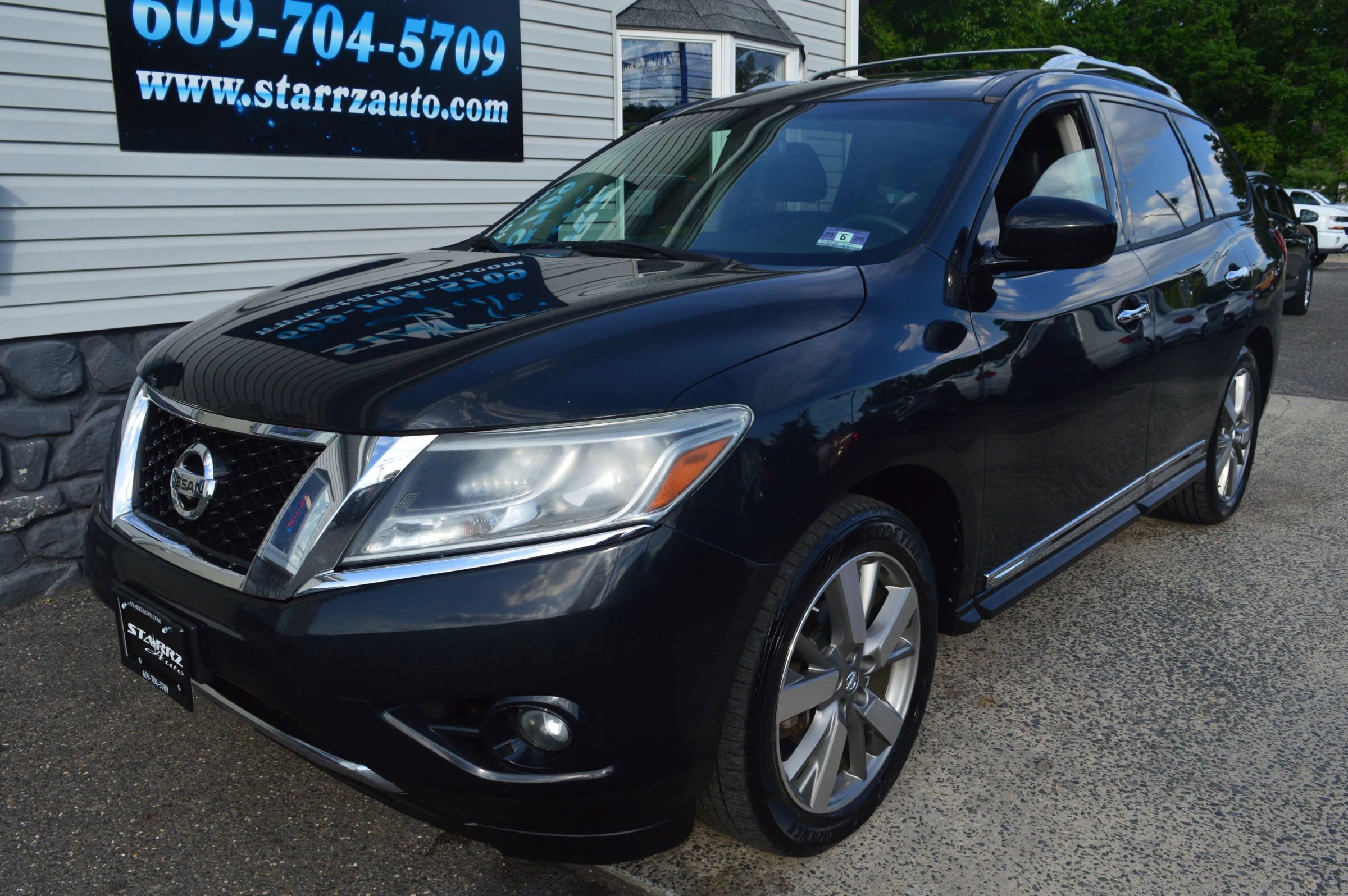 Used 2015 Nissan Pathfinder Platinum AWD/4WD image 1