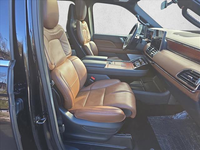 Used 2023 Lincoln Navigator L Reserve image 10