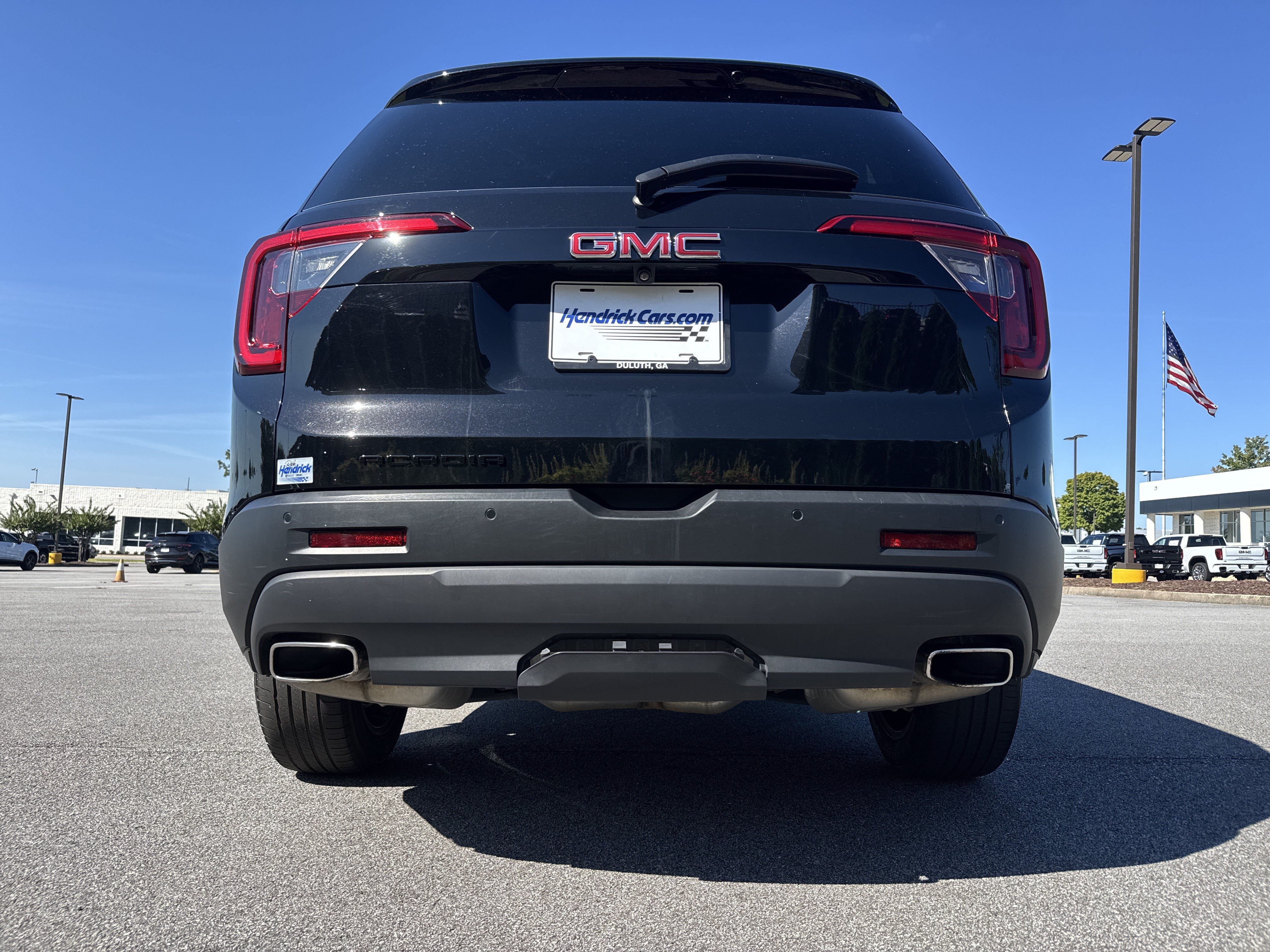 Used 2023 GMC Acadia SLE w/ Driver Convenience Package FWD image 9