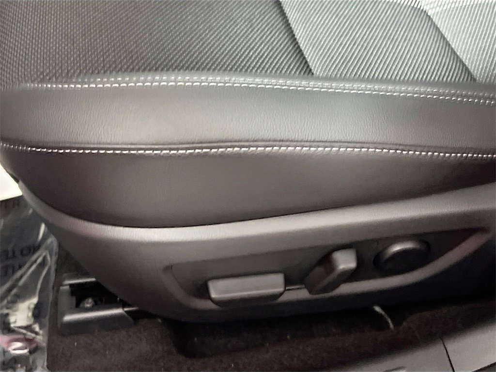 Used 2025 MAZDA CX-50 2.5 Hybrid w/ Weather Package image 16