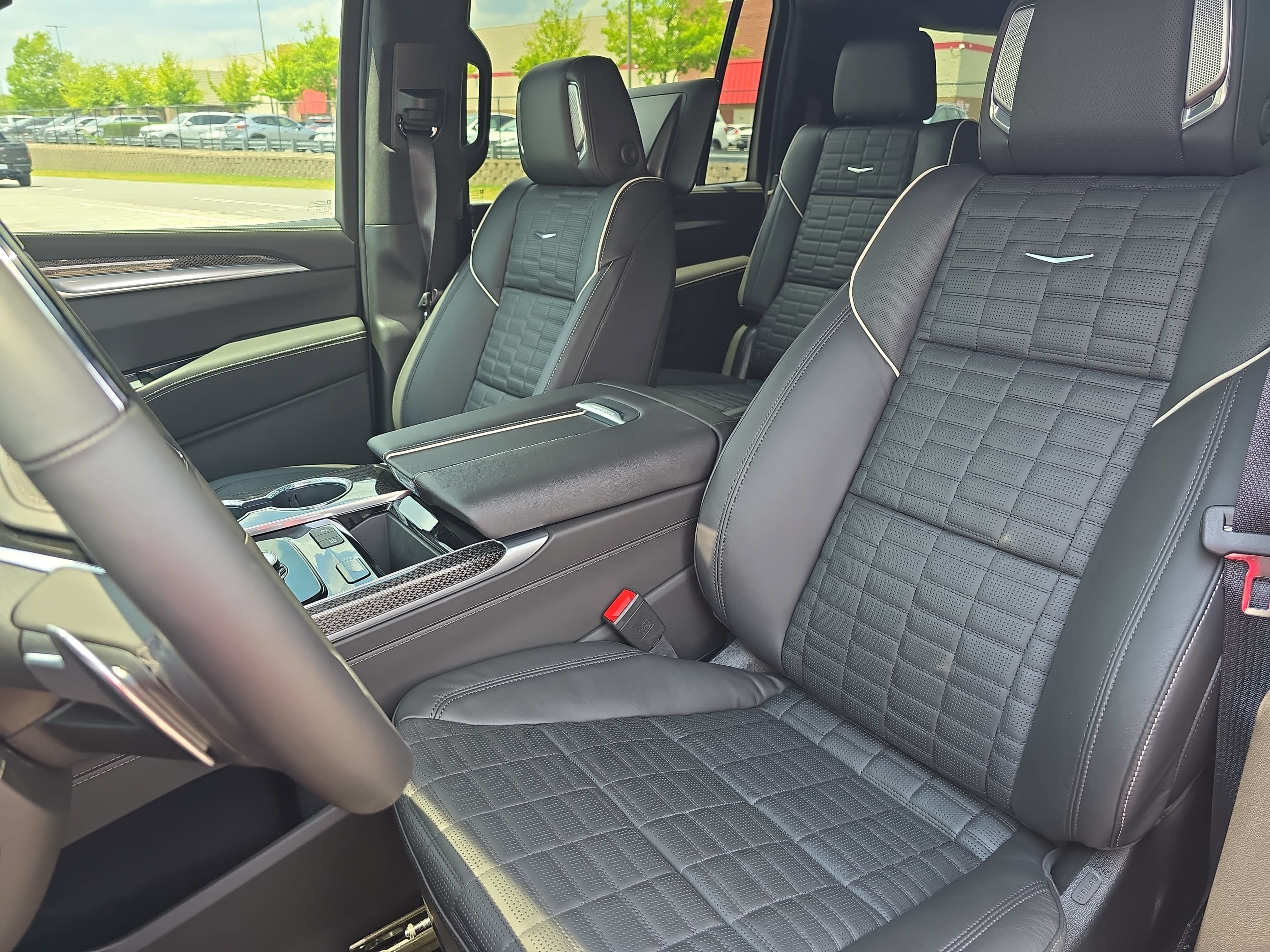 Used 2026 Cadillac Escalade ESV V AWD/4WD image 16