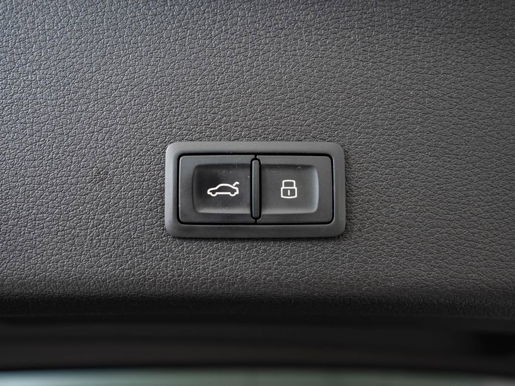 Used 2021 Audi e-tron Premium w/ Convenience Plus Package AWD/4WD image 22