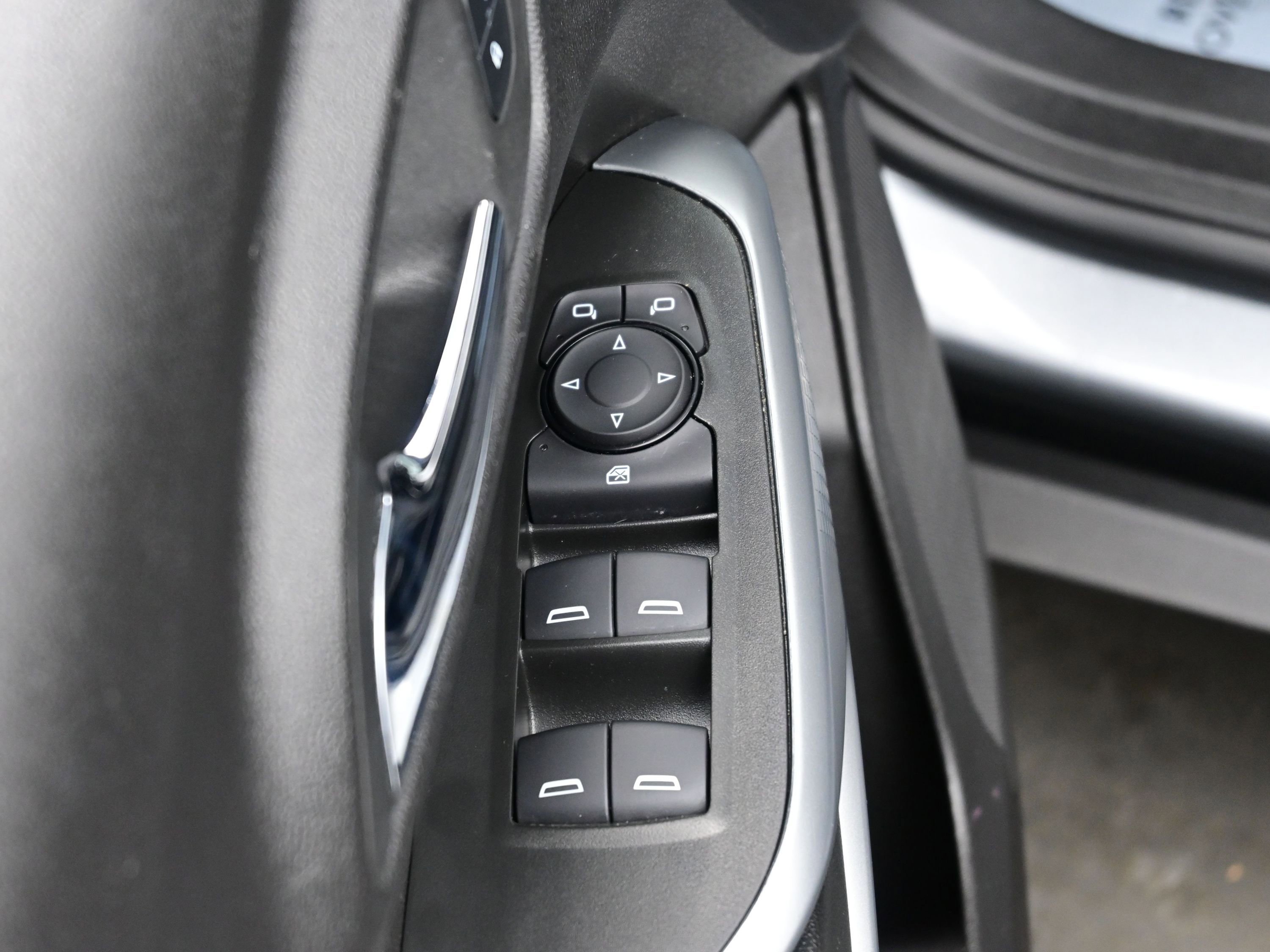 Used 2025 Chevrolet Trax LS w/ Driver Confidence Package image 10