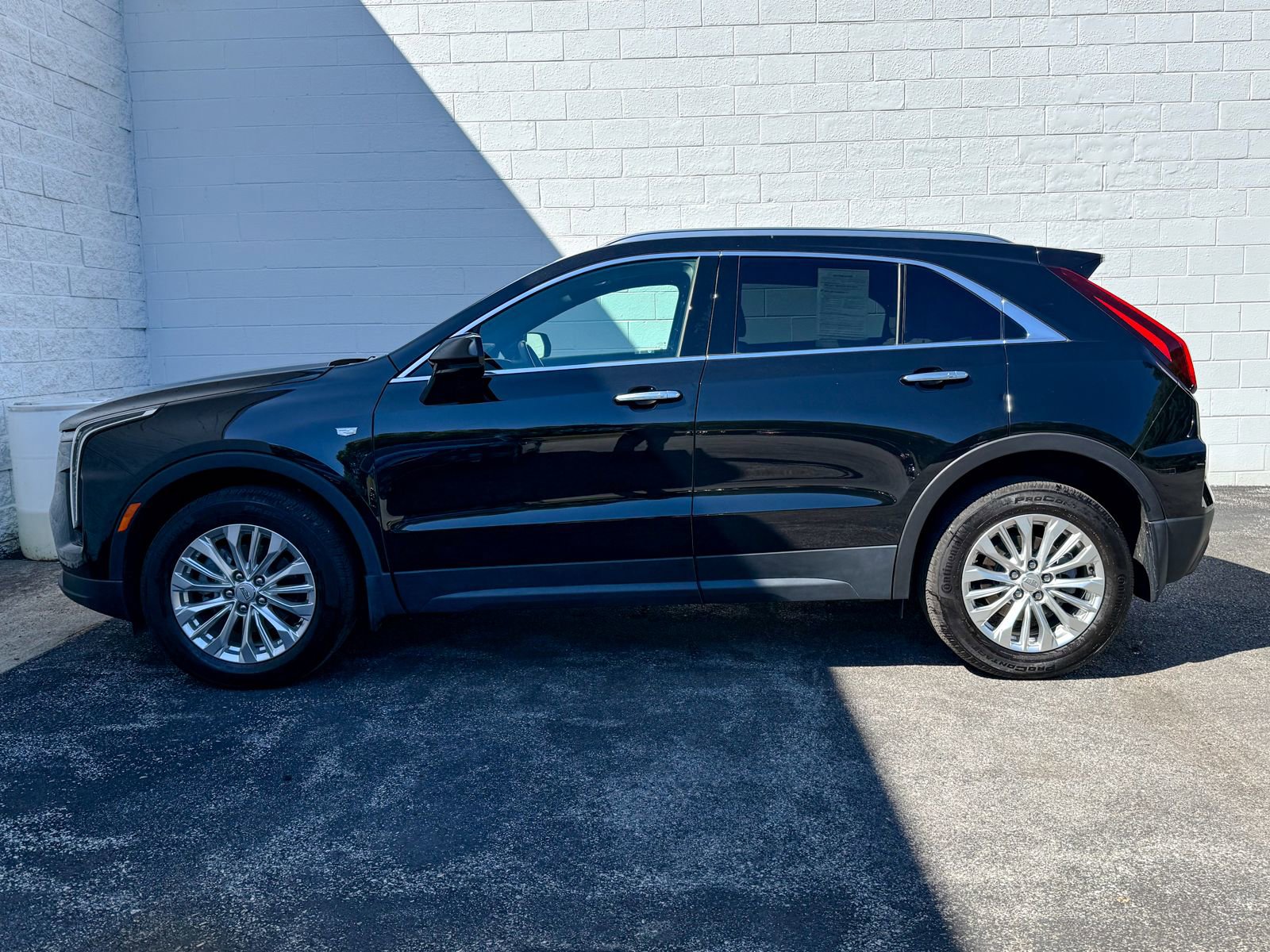 Certified 2024 Cadillac XT4 Luxury w/ Cold Weather Package AWD/4WD image 10