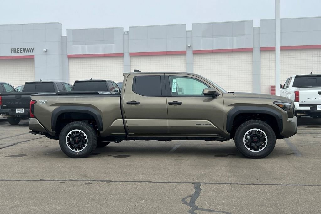 Used 2026 Toyota Tacoma TRD Off-Road AWD/4WD image 3