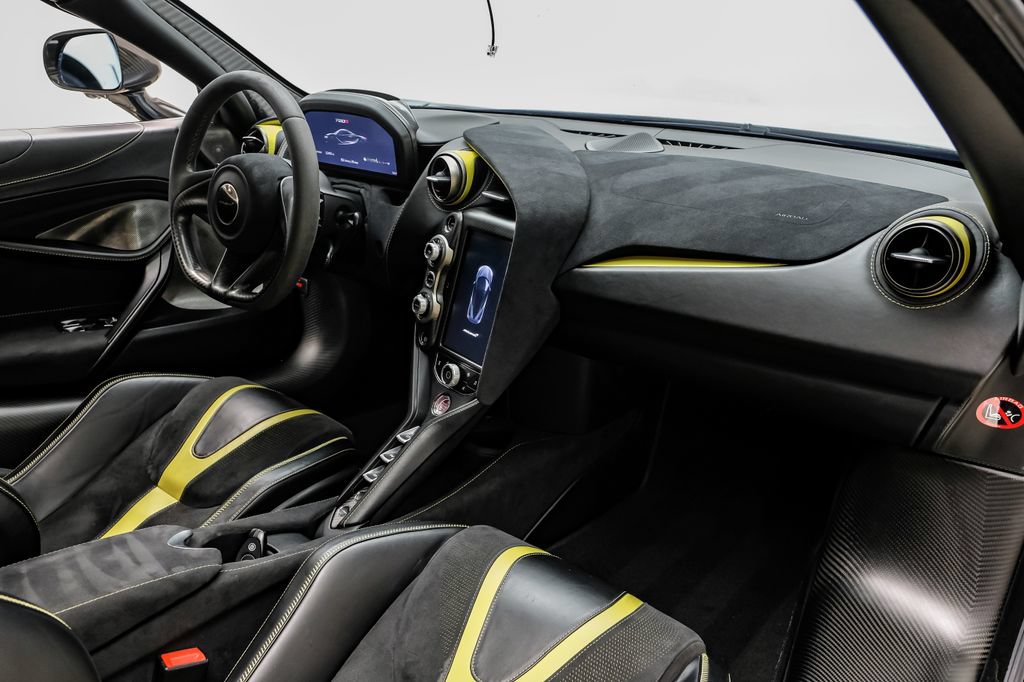 Used 2018 McLaren 720S Performance RWD image 13