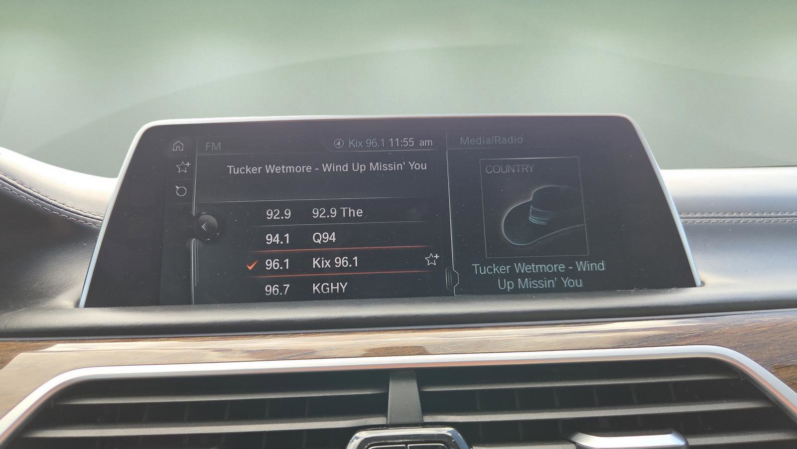 Used 2017 BMW 750i image 10