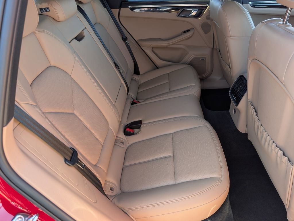 Certified 2022 Porsche Macan S image 7