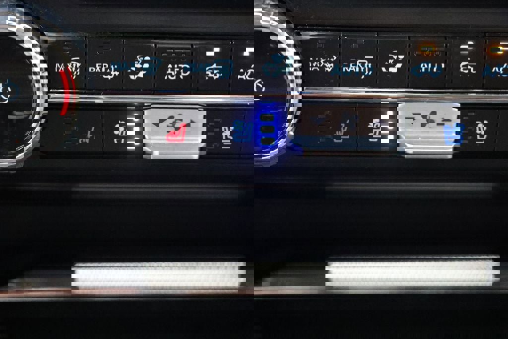 Used 2023 Ford F150 Lariat w/ Equipment Group 502A High image 29