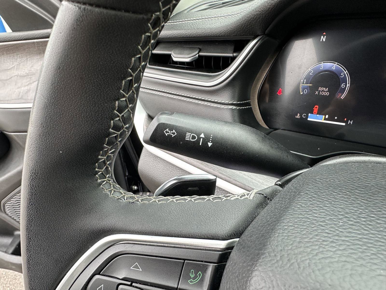 Used 2023 Jeep Grand Cherokee Limited AWD/4WD image 25