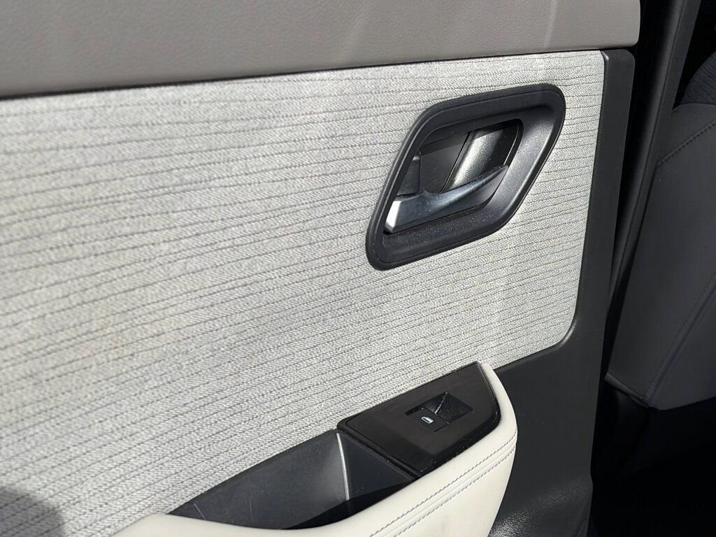 Certified 2023 Nissan Rogue SV image 28