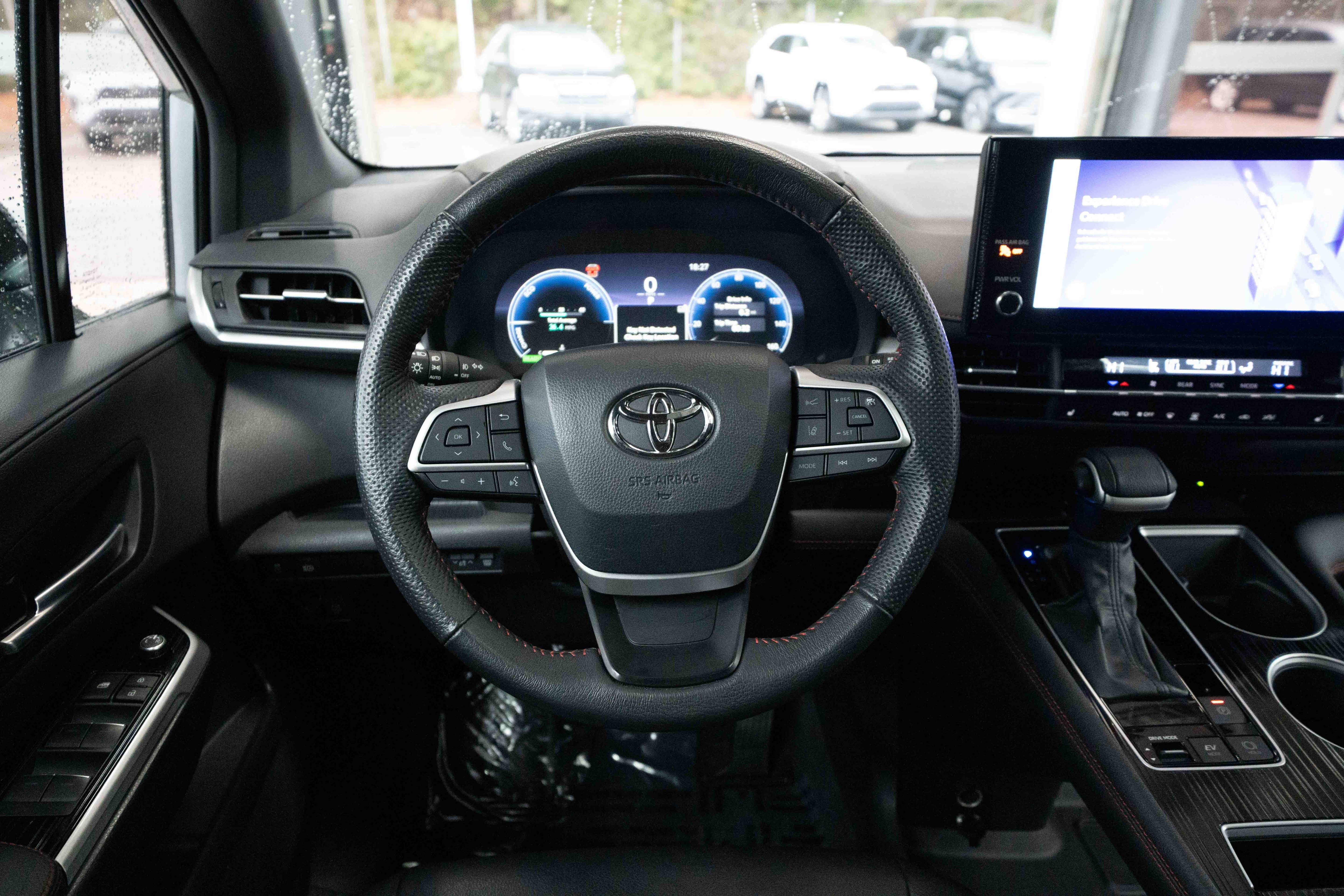 Used 2025 Toyota Sienna XSE image 21