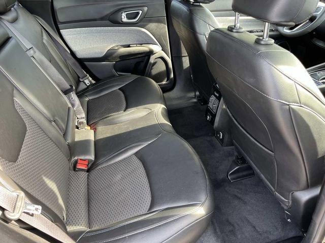 Used 2025 Jeep Compass Latitude AWD/4WD image 19