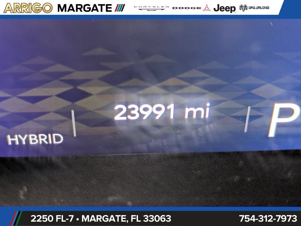 Used 2025 Jeep Wrangler Unlimited Sahara AWD/4WD image 28