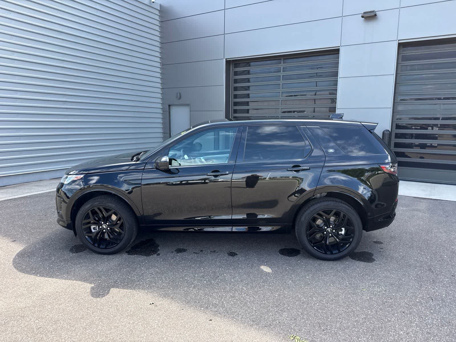 Used 2026 Land Rover Discovery Sport Landmark AWD/4WD image 2