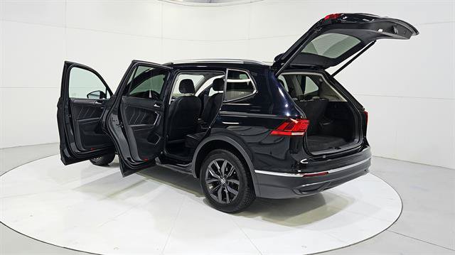 Used 2024 Volkswagen Tiguan SE FWD image 31