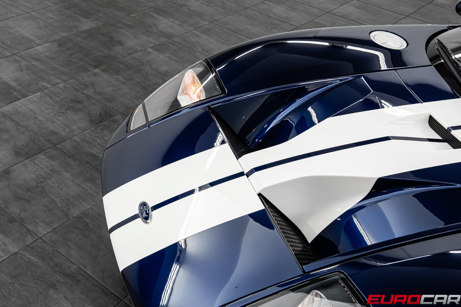 Used 2005 Ford GT RWD image 9