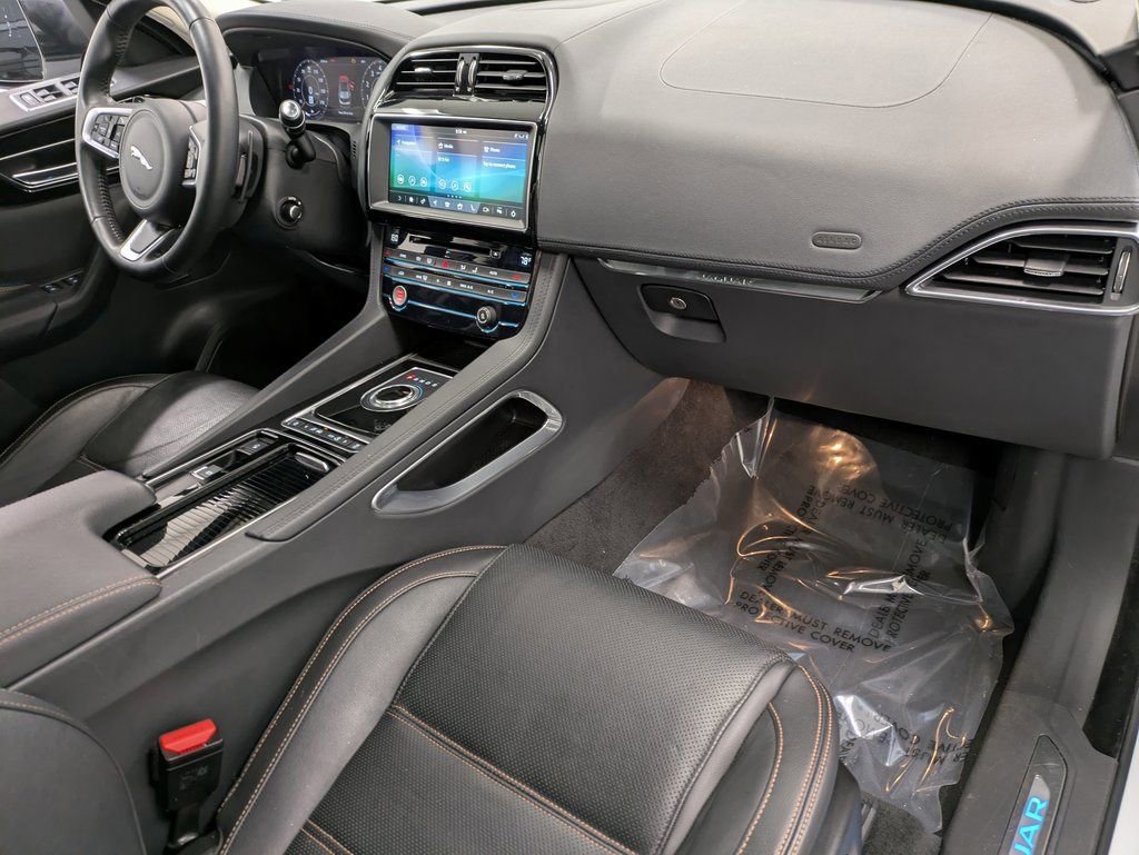 Used 2020 Jaguar F-PACE Prestige image 29