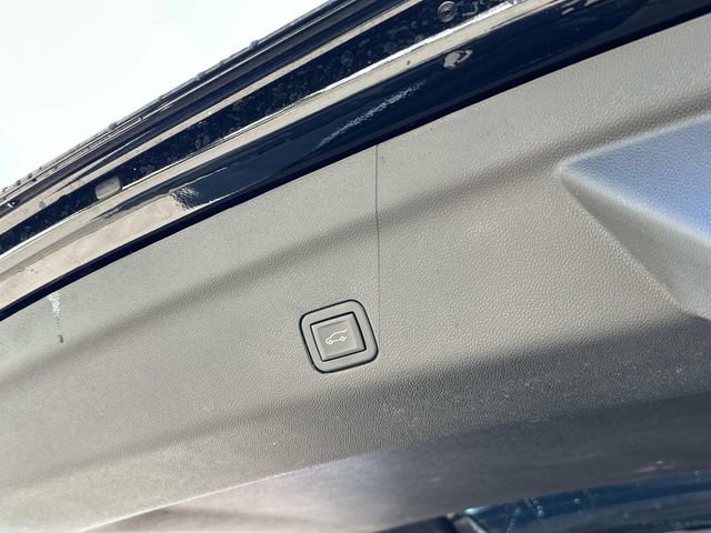 Used 2023 Cadillac Escalade Premium Luxury w/ LPO, Floor Liner Package AWD/4WD image 17