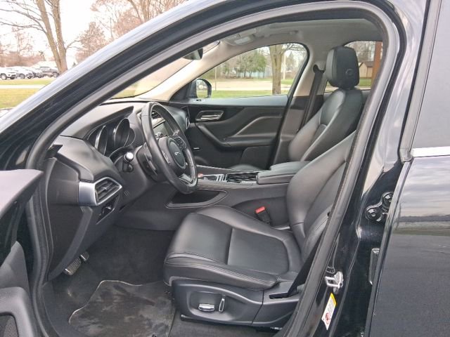 Used 2019 Jaguar F-PACE image 10