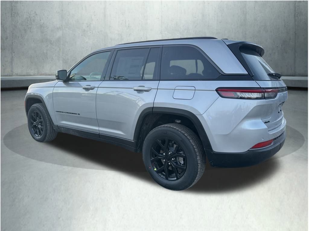 New 2026 Jeep Grand Cherokee Laredo image 3
