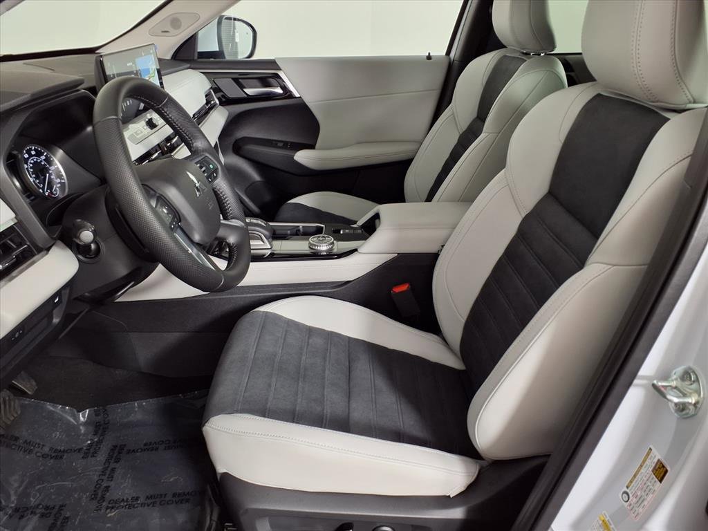 New 2025 Mitsubishi Outlander SE image 19