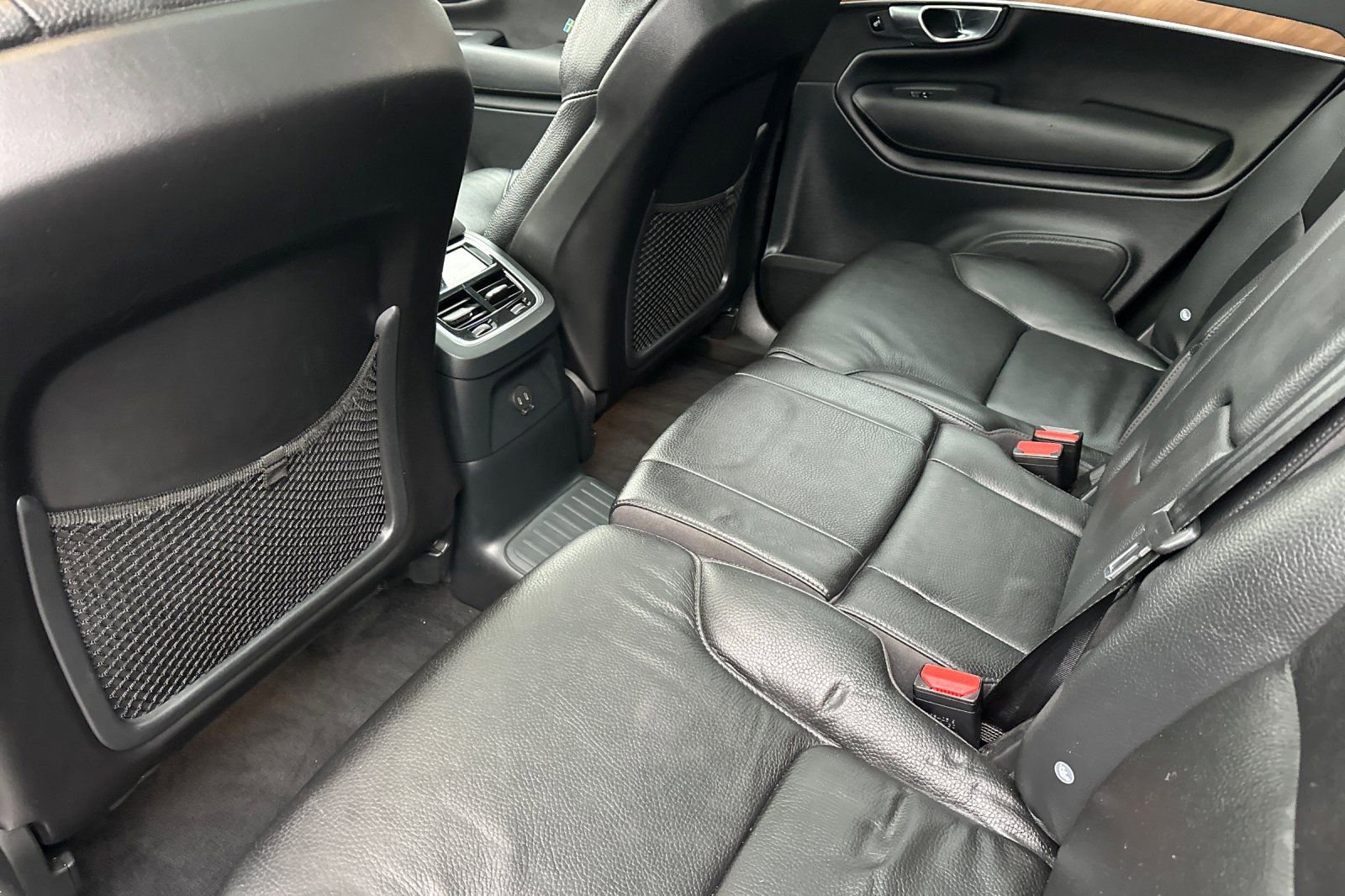 Used 2023 Volvo XC90 T8 Plus image 4