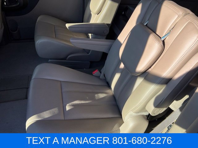 Used 2014 Chrysler Town & Country Touring-L w/ Driver Convenience Group FWD image 24