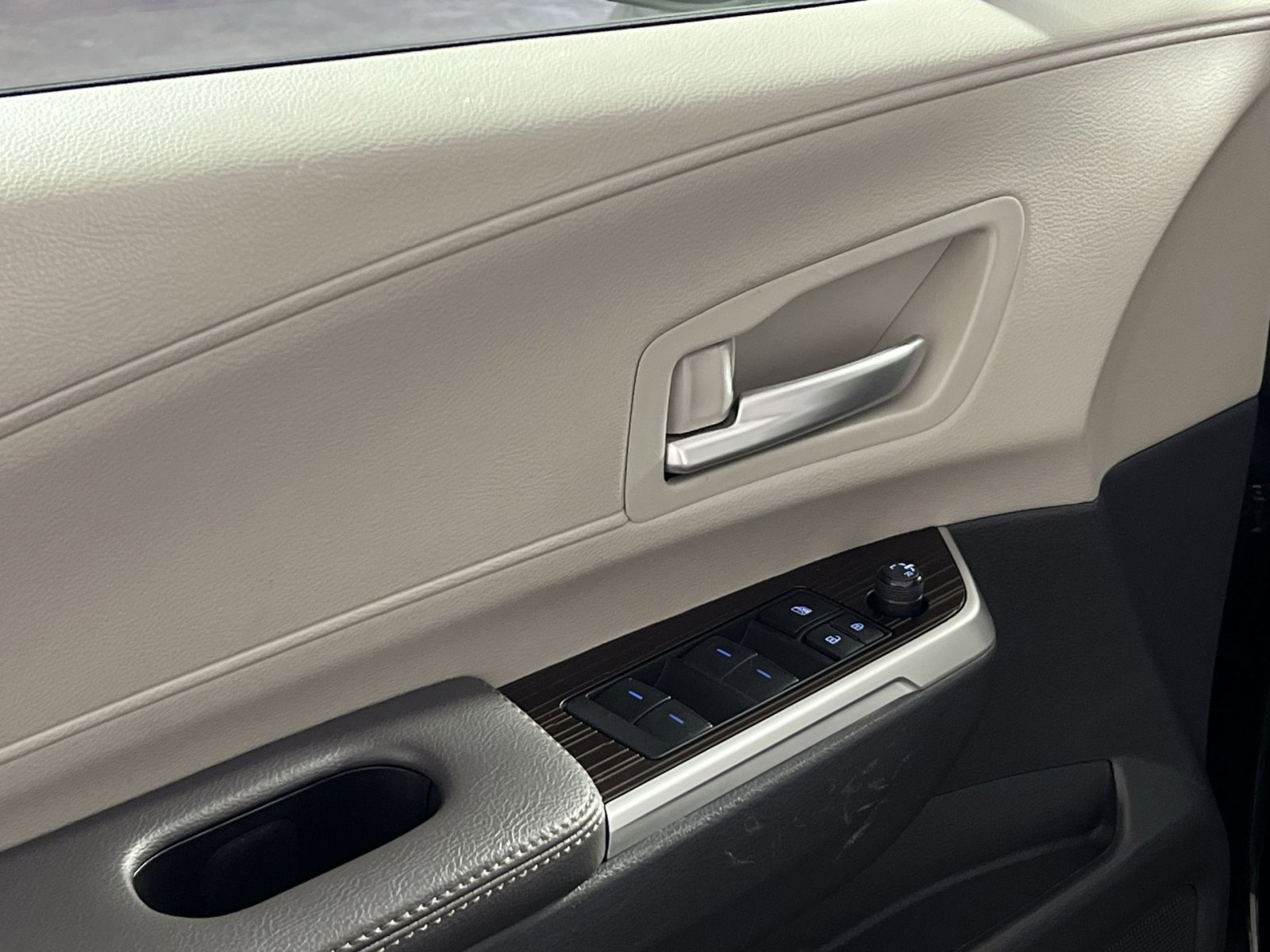 Used 2024 Toyota Sienna XLE image 15