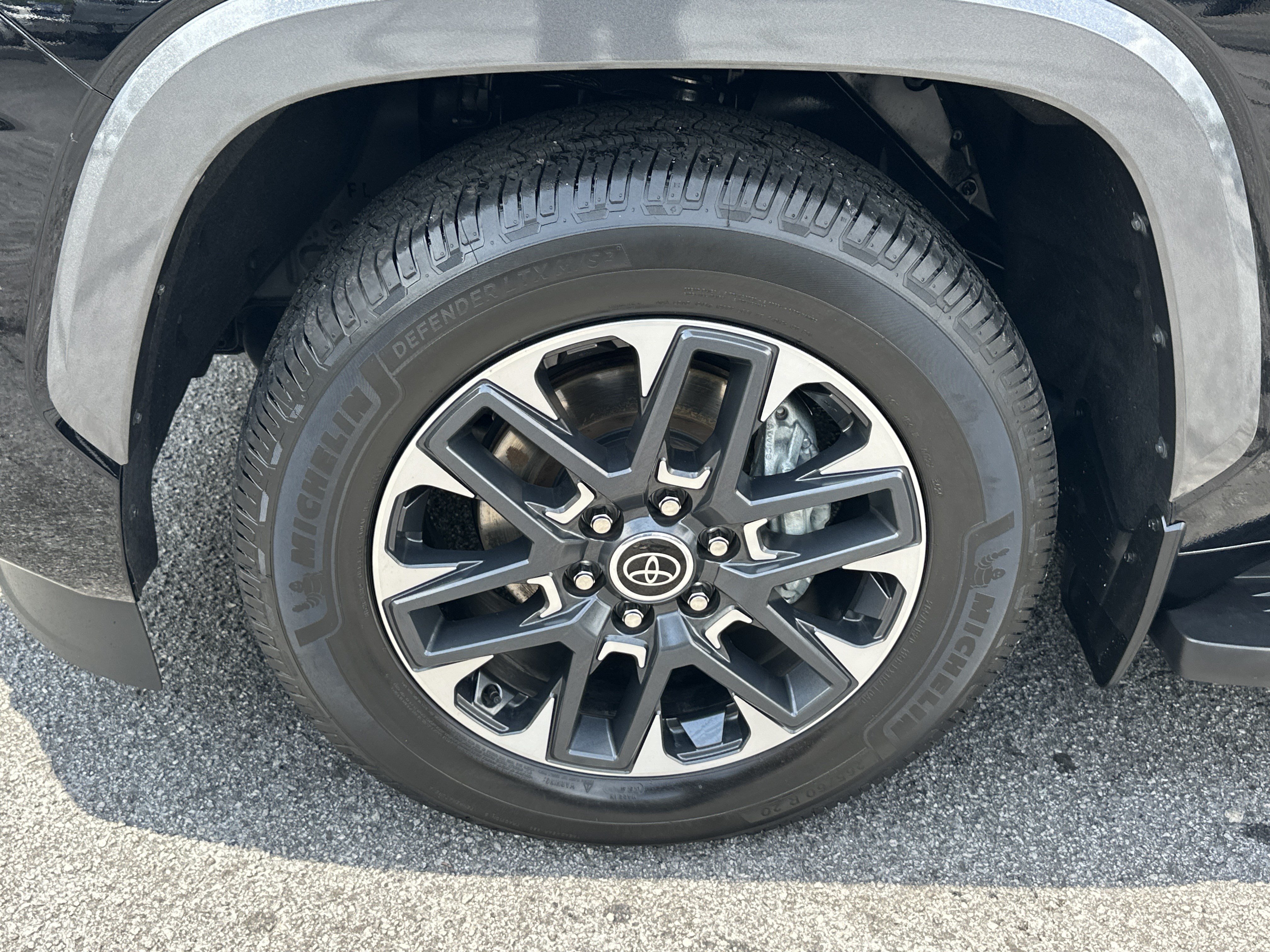 Used 2024 Toyota Sequoia Limited w/ Tow Technology Package AWD/4WD image 11