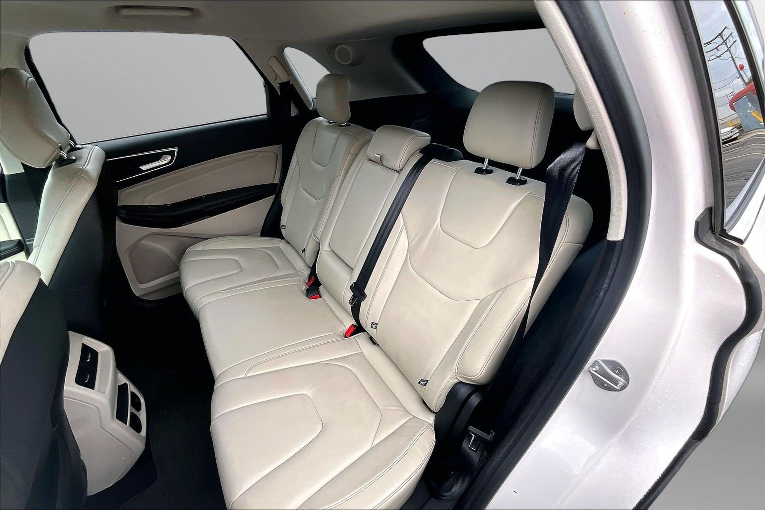Used 2016 Ford Edge Titanium w/ Technology Package AWD/4WD image 18