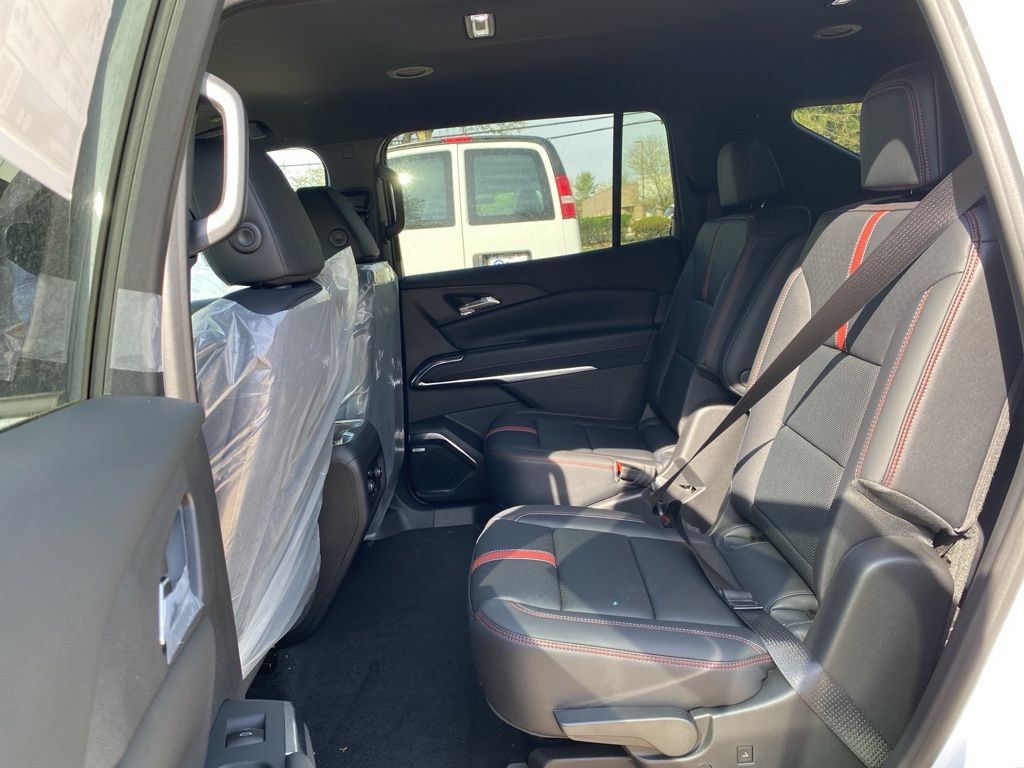 New 2026 Chevrolet Traverse RS w/ LPO, Floor Liner Package AWD/4WD image 13