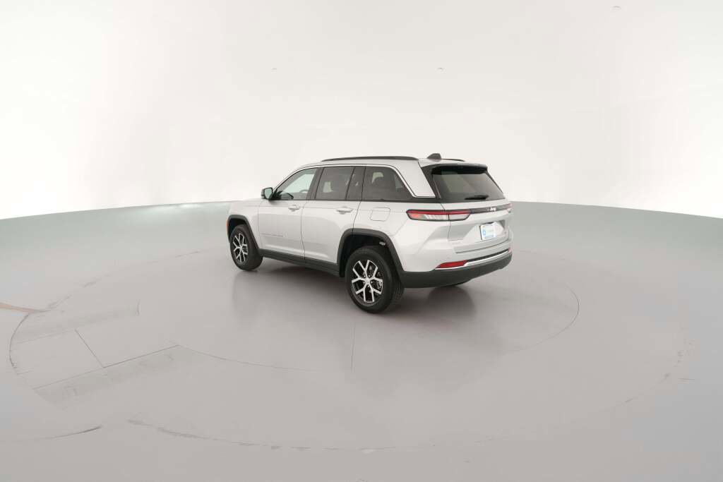 New 2025 Jeep Grand Cherokee Limited image 8