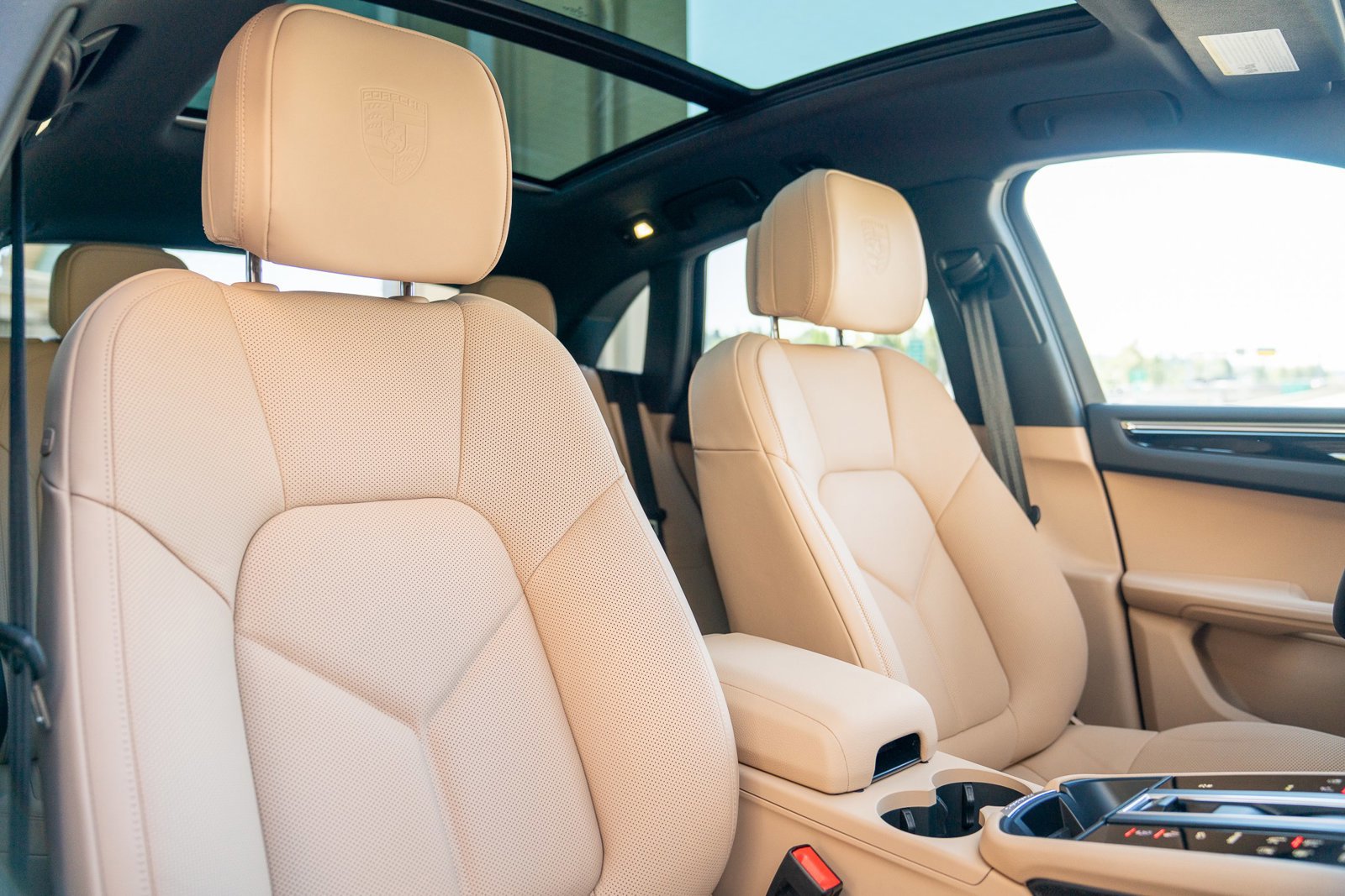 Certified 2025 Porsche Macan image 23