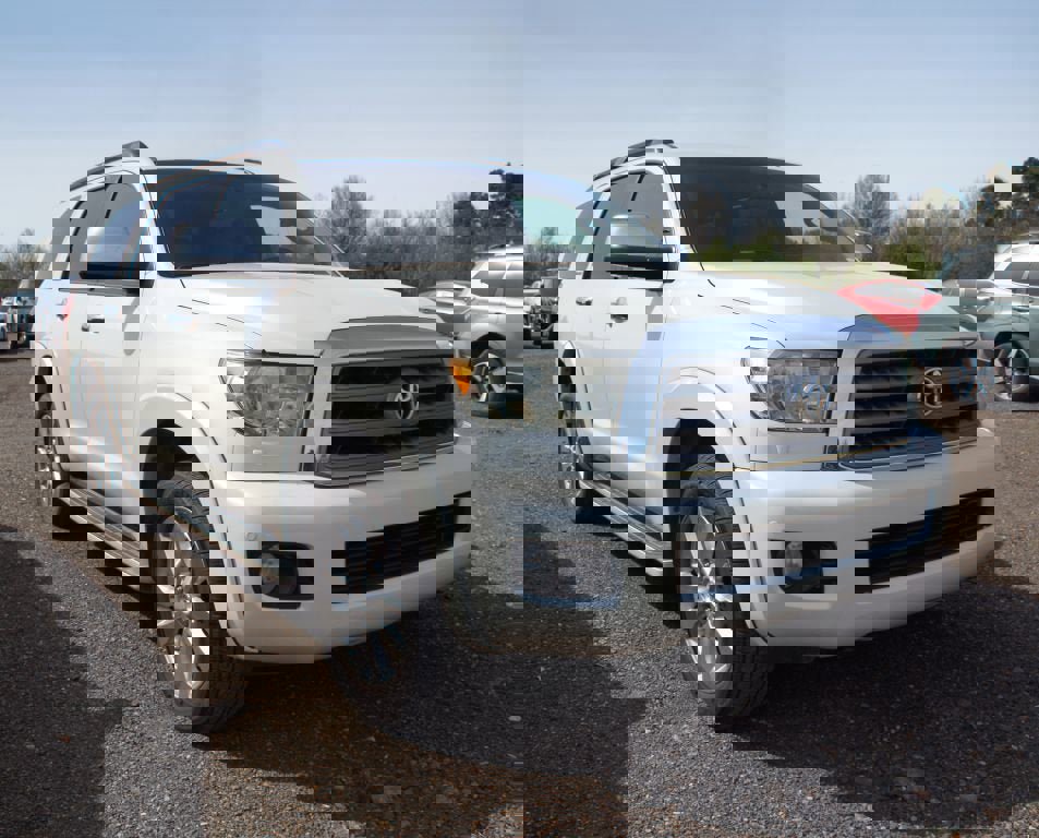 Used 2015 Toyota Sequoia Platinum image 1