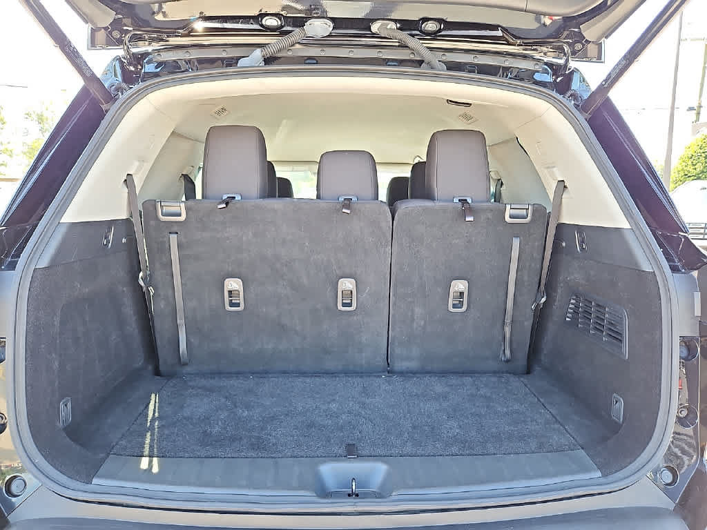 Used 2025 Nissan Pathfinder SV FWD image 29