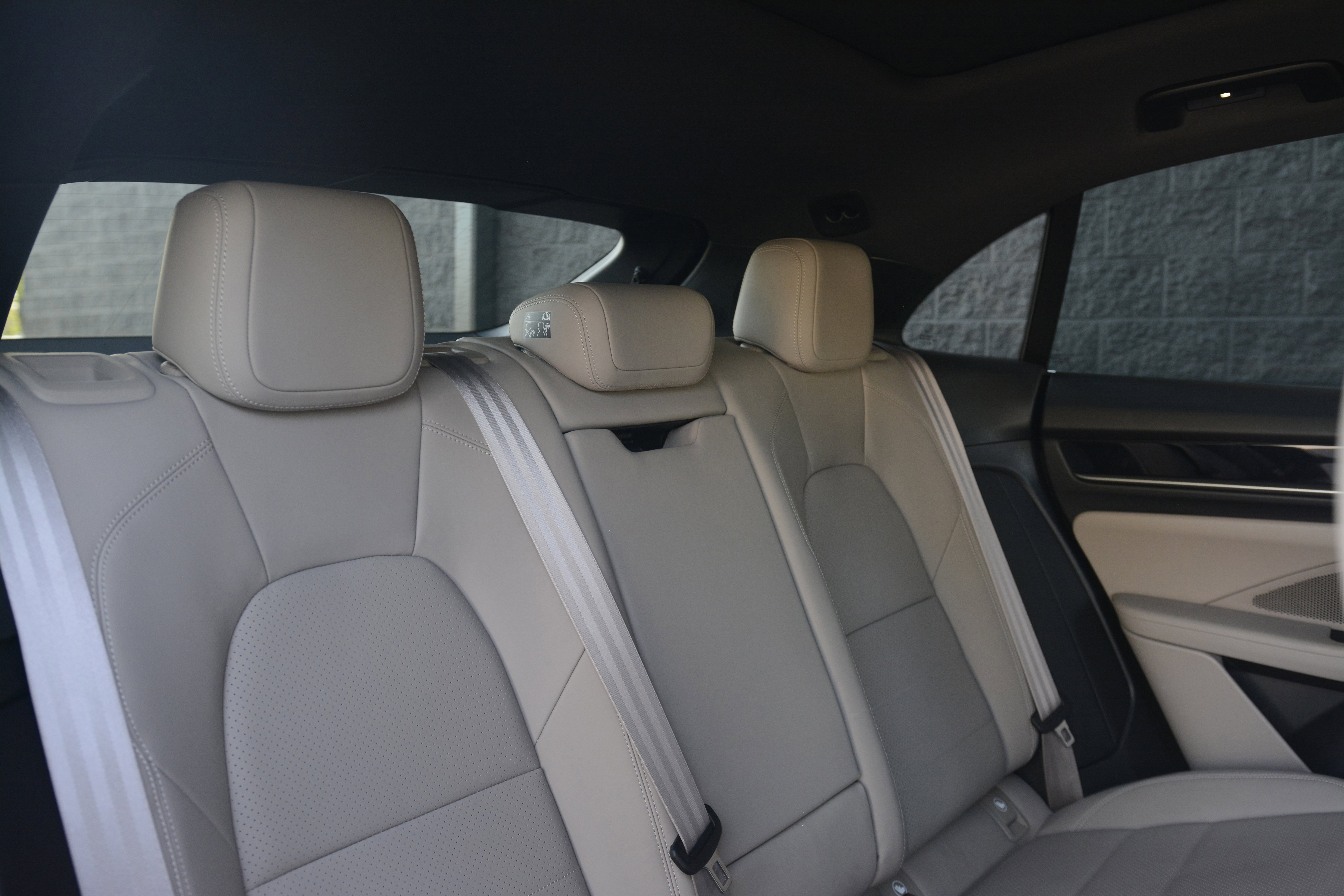 Certified 2025 Porsche Macan 4 Electric image 30