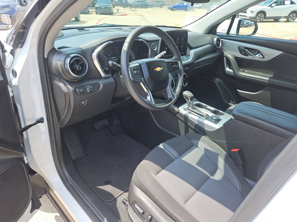 Used 2025 Chevrolet Blazer LT FWD image 13