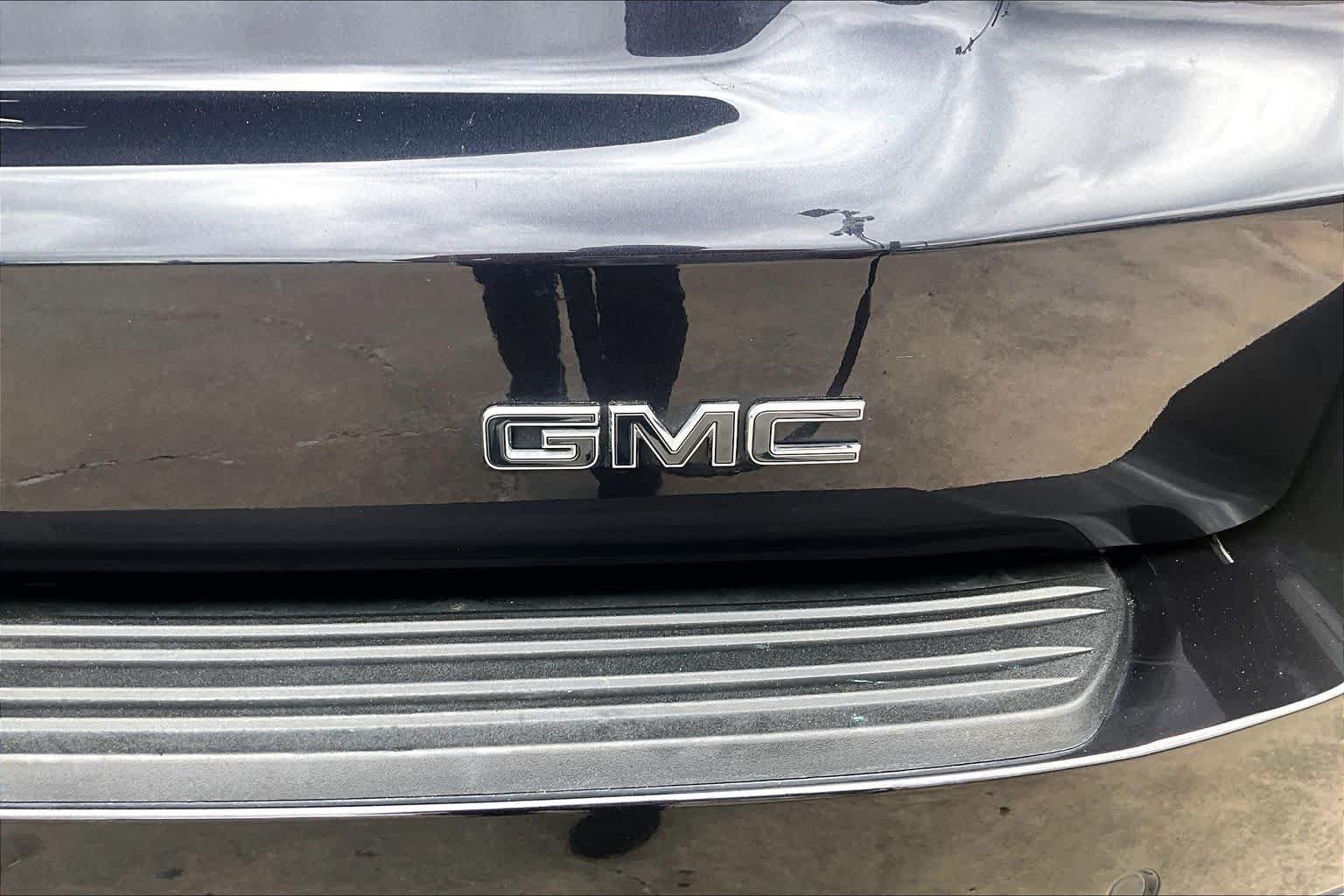 Used 2025 GMC Yukon Denali Ultimate w/ LPO, Floor Liner Package AWD/4WD image 10