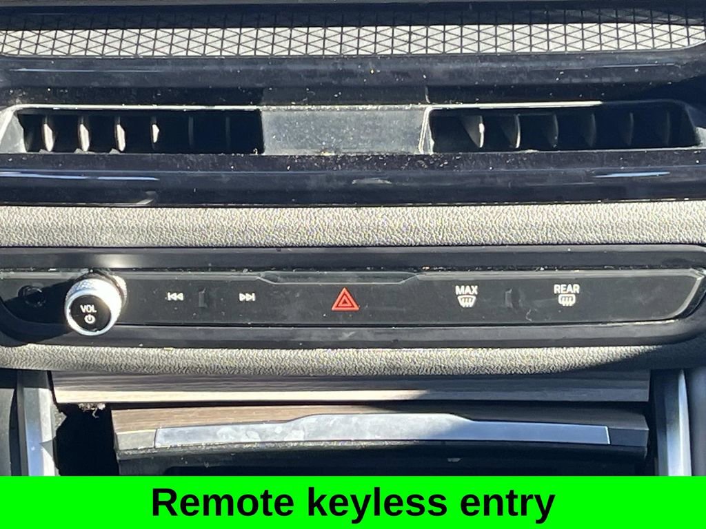 Used 2025 BMW 330i xDrive Sedan image 15