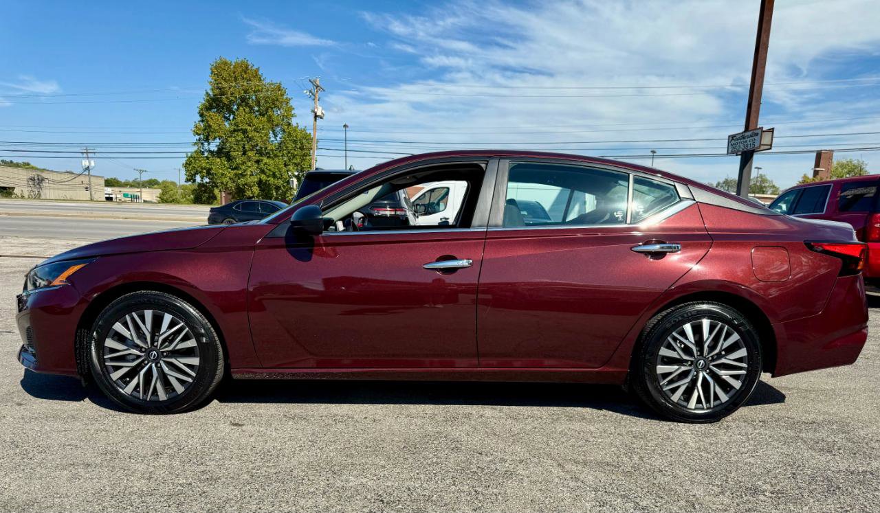Used 2024 Nissan Altima 2.5 SV image 5