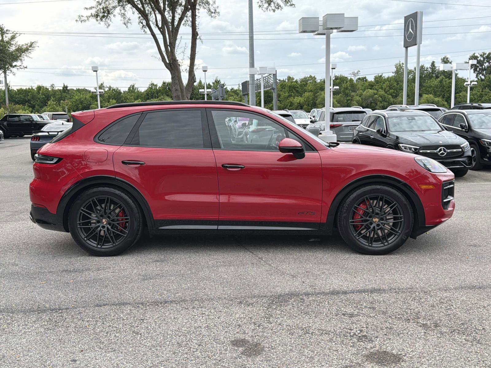 Used 2025 Porsche Cayenne GTS AWD/4WD image 2