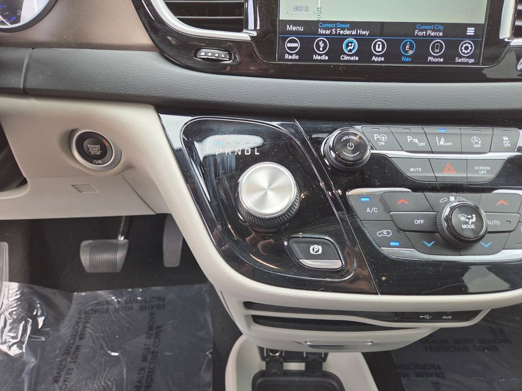 Used 2019 Chrysler Pacifica Touring Plus w/ Advanced Safetytec Group FWD image 27