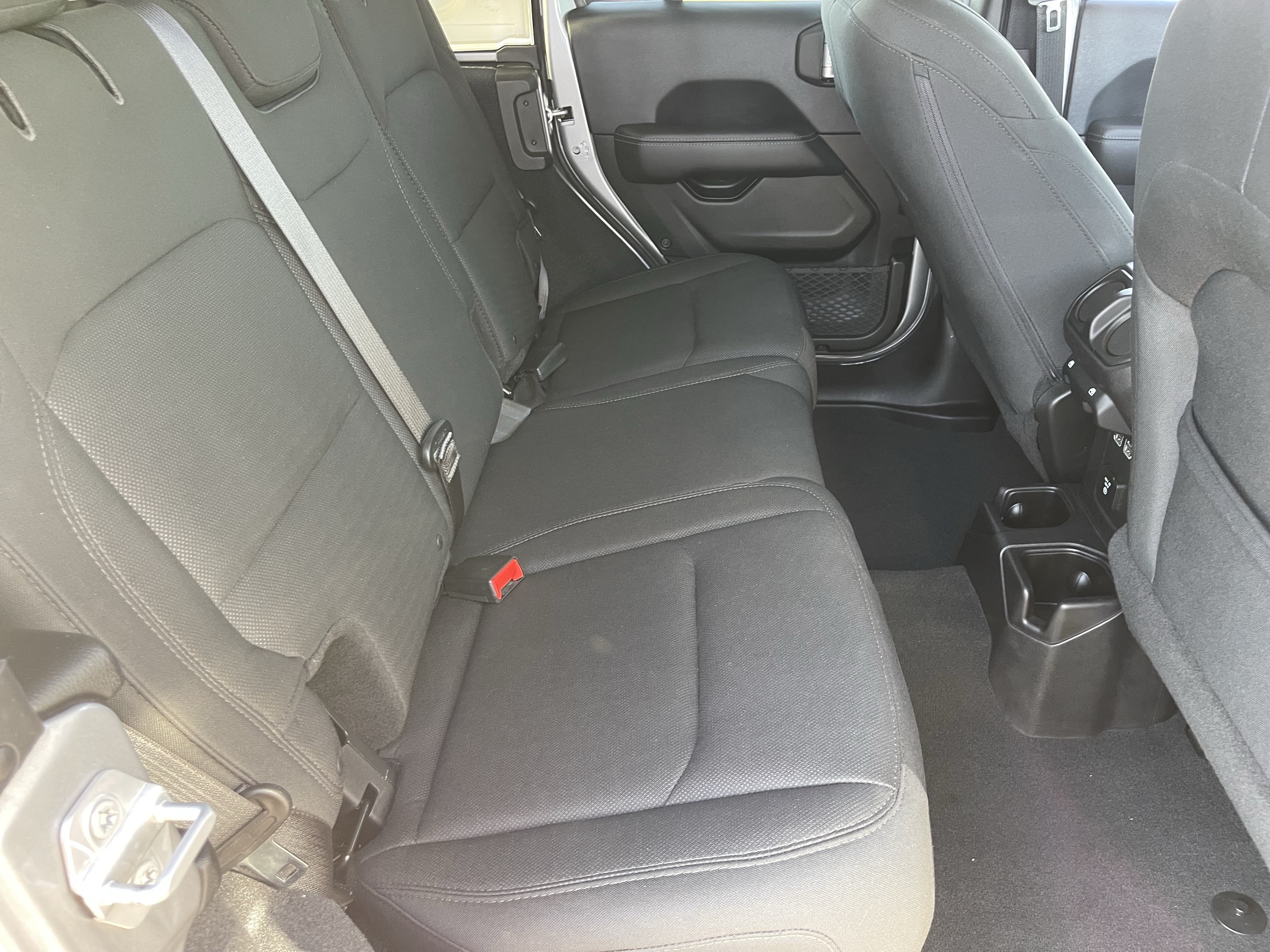 Used 2018 Jeep Wrangler Unlimited Sahara w/ Uconnect 4C Nav & Sound Group AWD/4WD image 12
