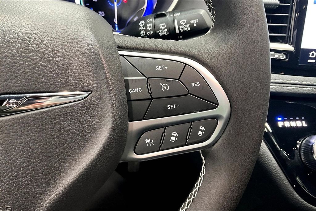 New 2026 Chrysler Pacifica Select image 14