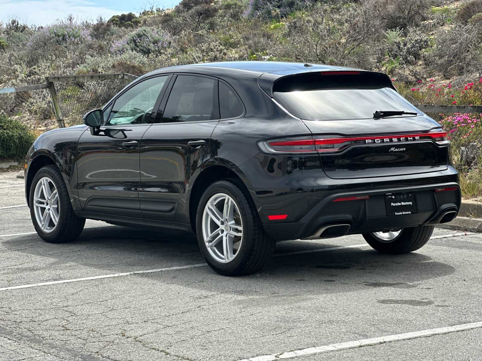 Used 2025 Porsche Macan image 3