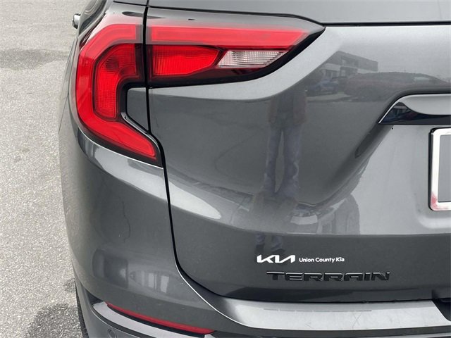 Used 2021 GMC Terrain SLT w/ Elevation Edition image 15