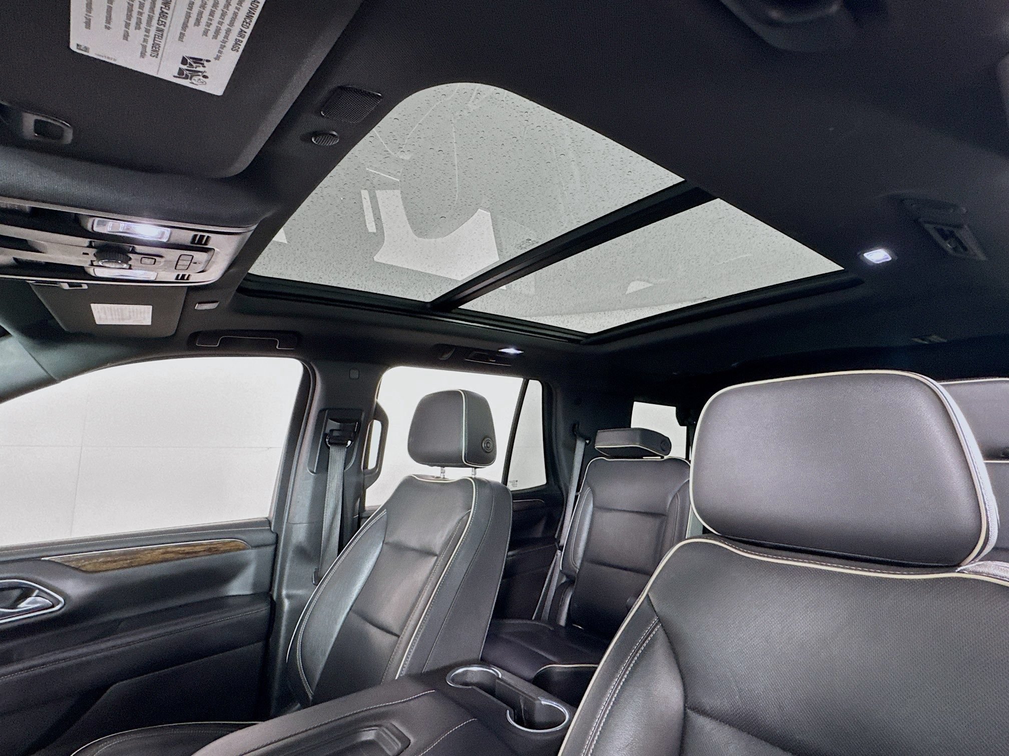 Used 2021 Chevrolet Tahoe Premier w/ Premium Package AWD/4WD image 15