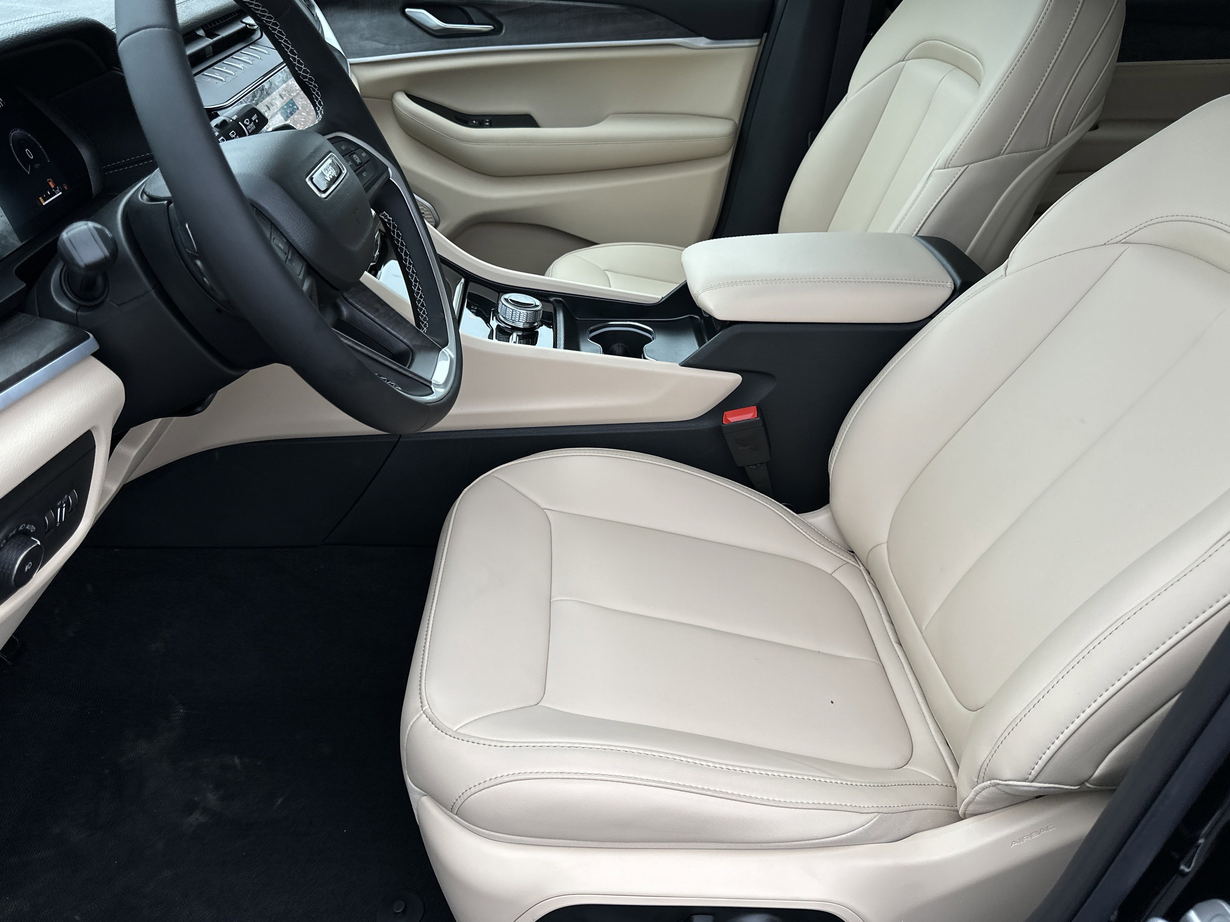 New 2026 Jeep Grand Cherokee L Limited image 10