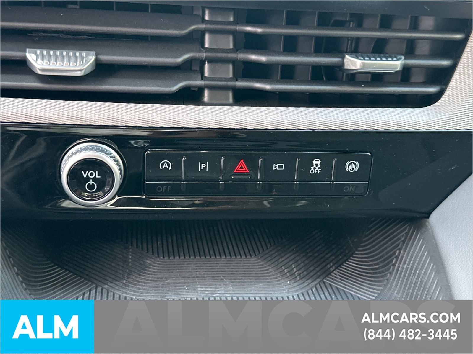 Used 2025 Ford Explorer Active AWD/4WD image 34